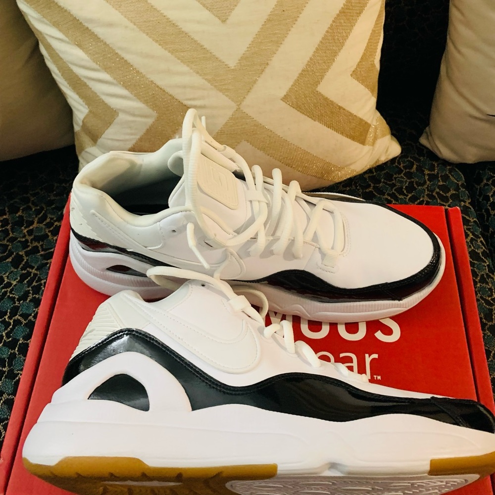 Men’s Delta Nike Sneaker